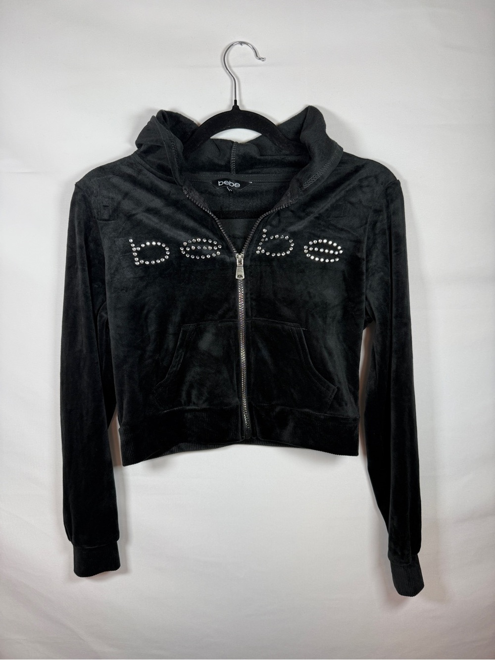 Bebe Velour Hoodie Womens Medium Black Rhinestone Logo Cropped Zip Up Jacket Y2K